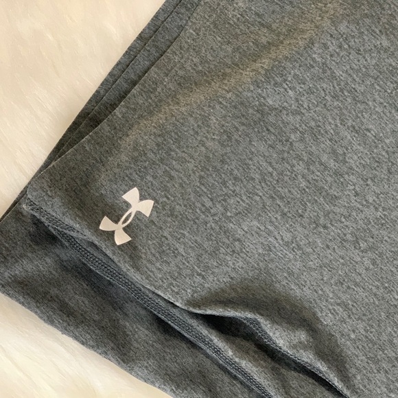 UNDER ARMOUR HEATGEAR FITTED SPORTS TANK TOP GREY | V NECK RACERBACK - Picture 2 of 5